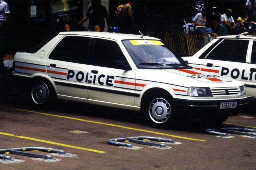  Peugeot 309 5-Door Police 1989 года  (FR) (фото 3 из 3)